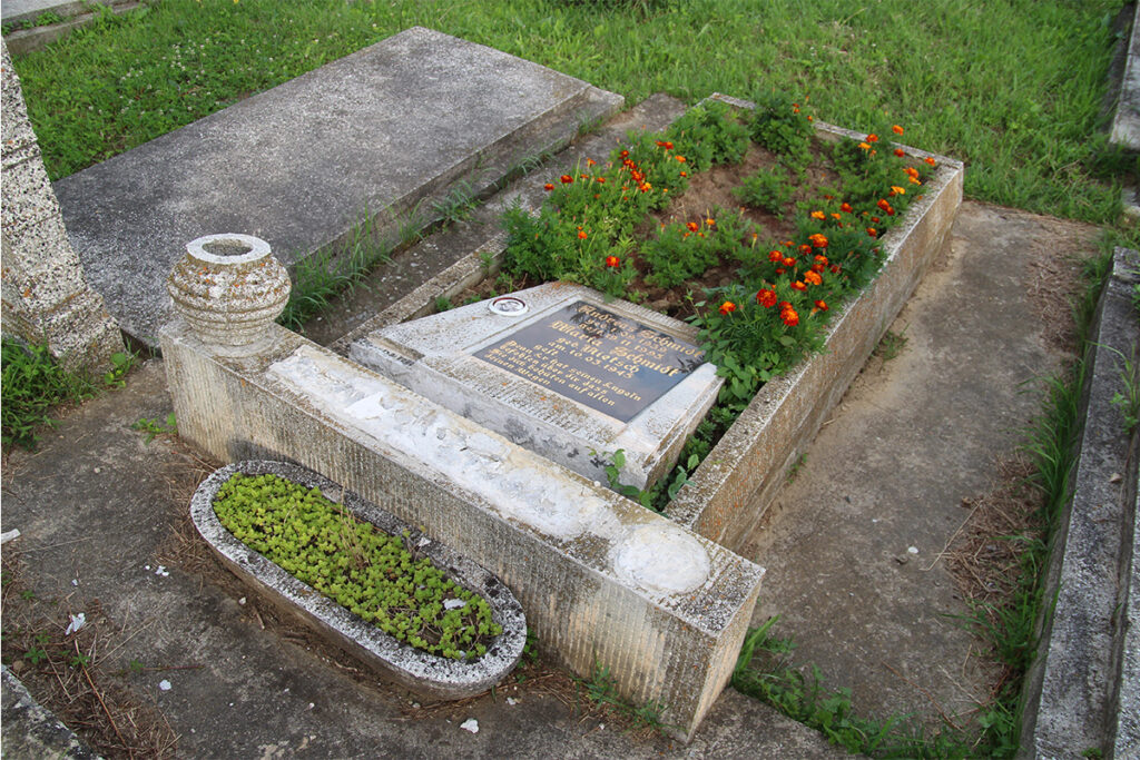 Grab auf dem evangelischen Friedhof der siebenbuergisch-saechsischen Gemeinde in Dobring