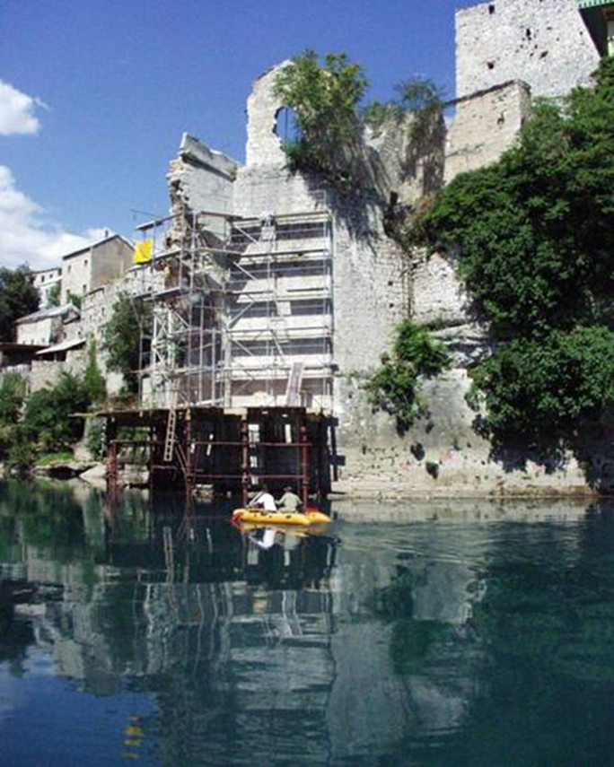 ganzheitliche Untersuchungen an der zerstoerten Bruecke Stari Most in Mostar